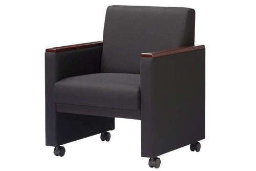 素材感と落ち着いたカラーで応接空間を演出する会議椅子